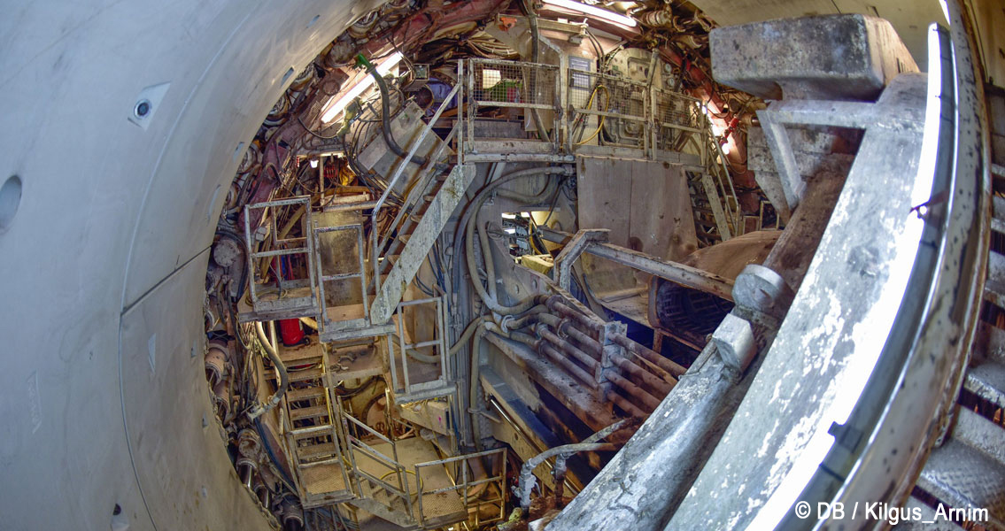 Vue de l'intérieur du tunnelier dans le tunnel de Filder